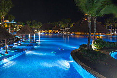 What Are The Benefits of Swimming Pool Lighting